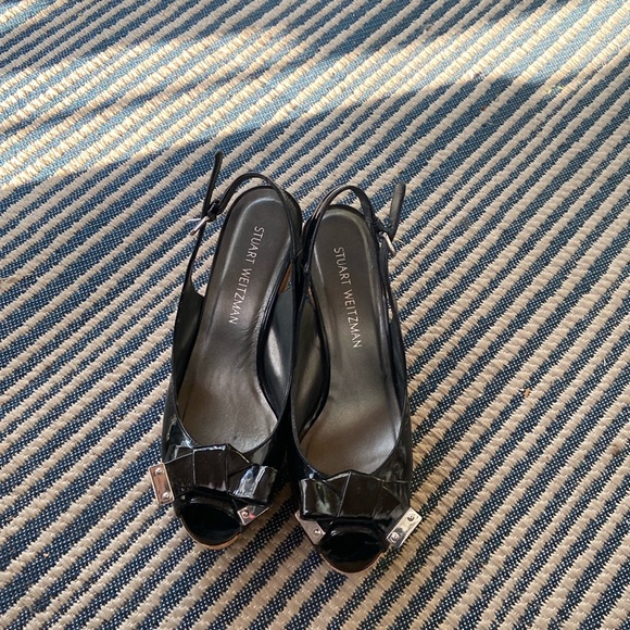 STUART WEITZMAN Black Bodajean Bow Patent Leather Wedge Sandals - Picture 6 of 10